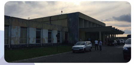 基桑加尼機場因屋面增加水箱、墻面增加幕墻等建筑物功能提升改造而增加荷載，對原有建筑質(zhì)量進行檢測鑒定